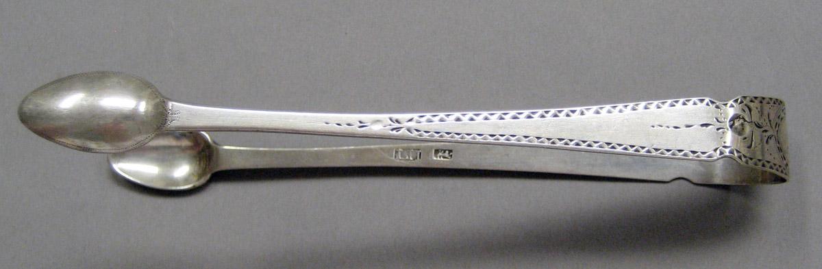 1998.0004.3616 Silver tongs view 3