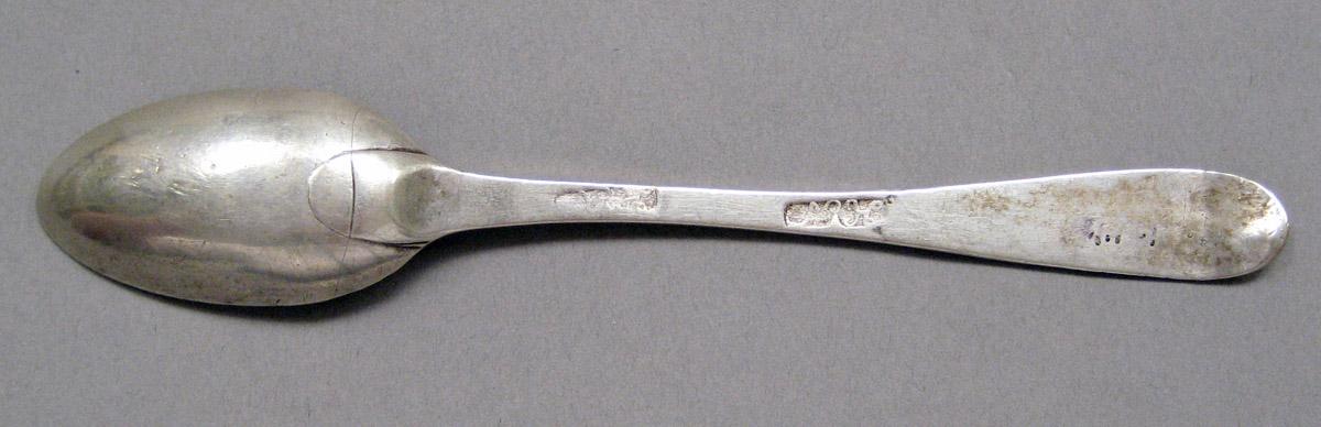 1998.0004.3617.001 Silver spoon underside