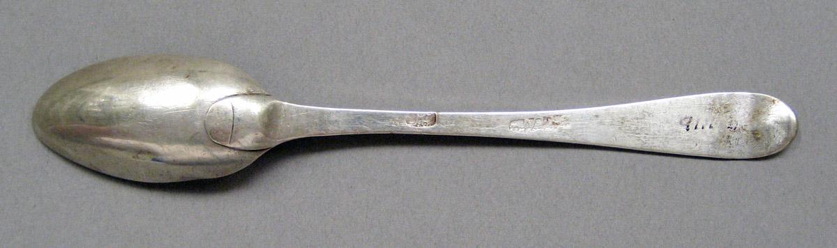 1998.0004.3617.004 Silver spoon underside