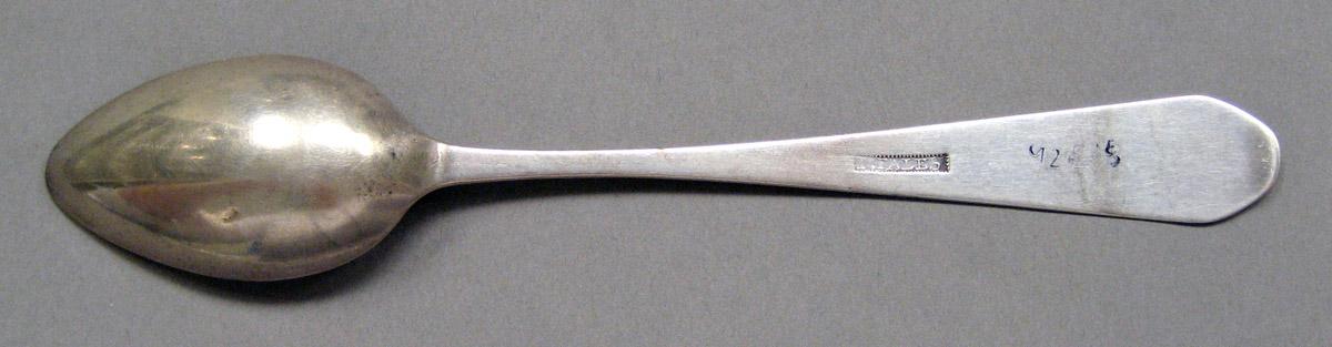 1998.0004.3643.002 Silver spoon underside