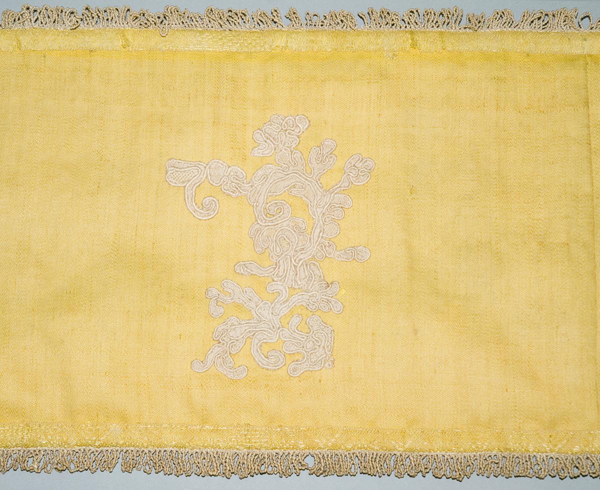 1958.0627 C Window hanging, valance