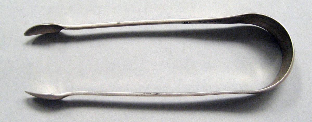 1998.0004.3652 Silver tongs view 2