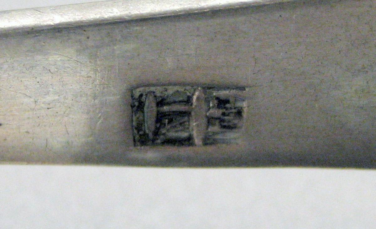 1998.0004.3652 Silver tongs mark 2