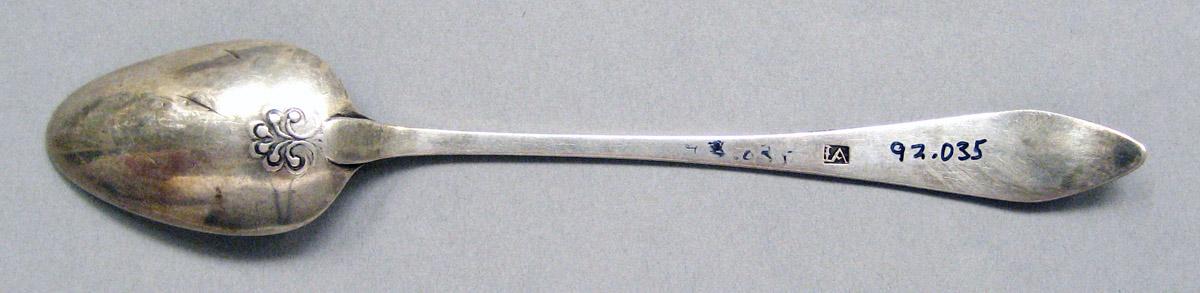 1998.0004.3660 Silver spoon underside