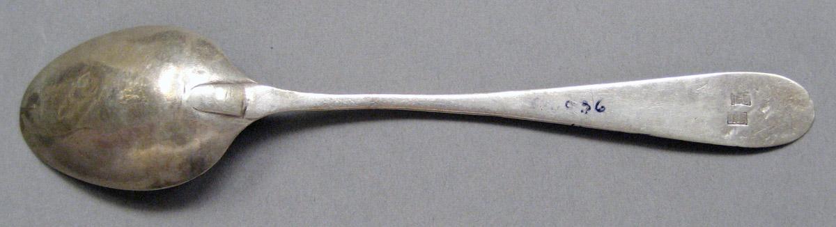 1998.0004.3661 Silver spoon underside