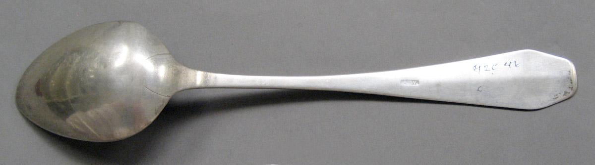 1998.0004.3671 Silver spoon underside