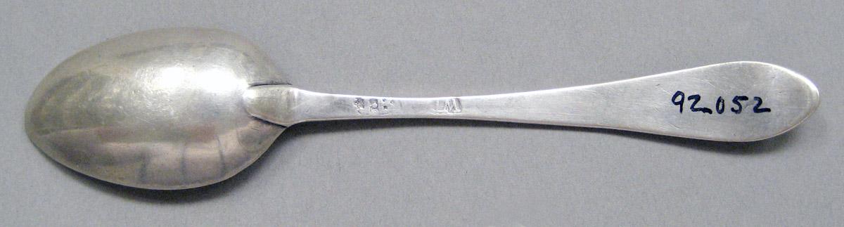 1998.0004.3671.001 Silver spoon underside