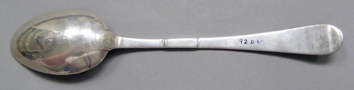 1998.0004.3686.002 Silver spoon underside