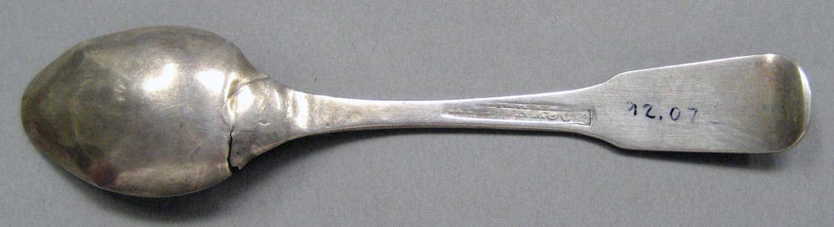 1998.0004.3697.002 Silver spoon underside