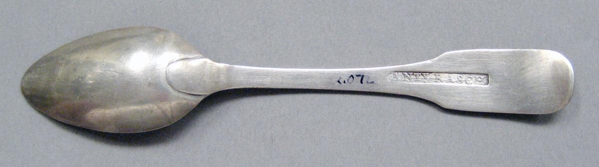 1998.0004.3697.003 Silver spoon underside