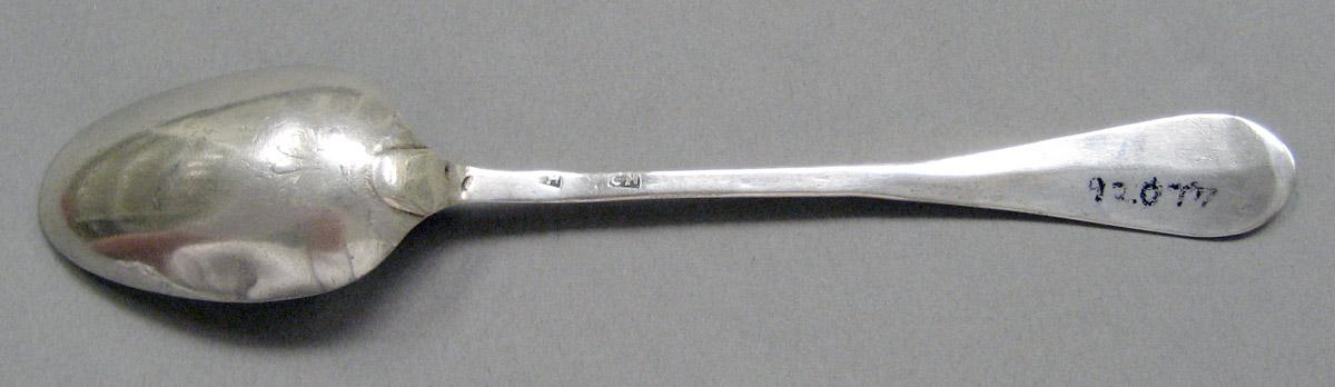 1998.0004.3702.001 Silver spoon underside