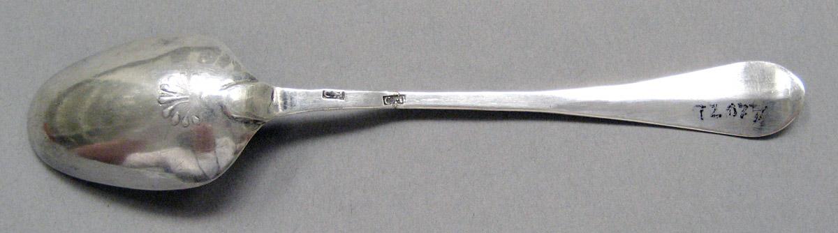 1998.0004.3702.002 Silver spoon underside
