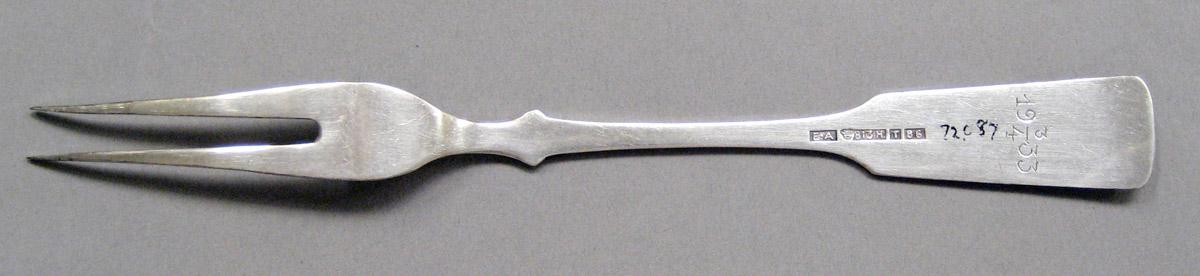 1998.0004.3712 Silver fork underside