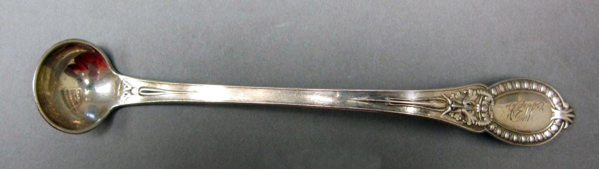1998.0004.3719 Silver ladle upper surface