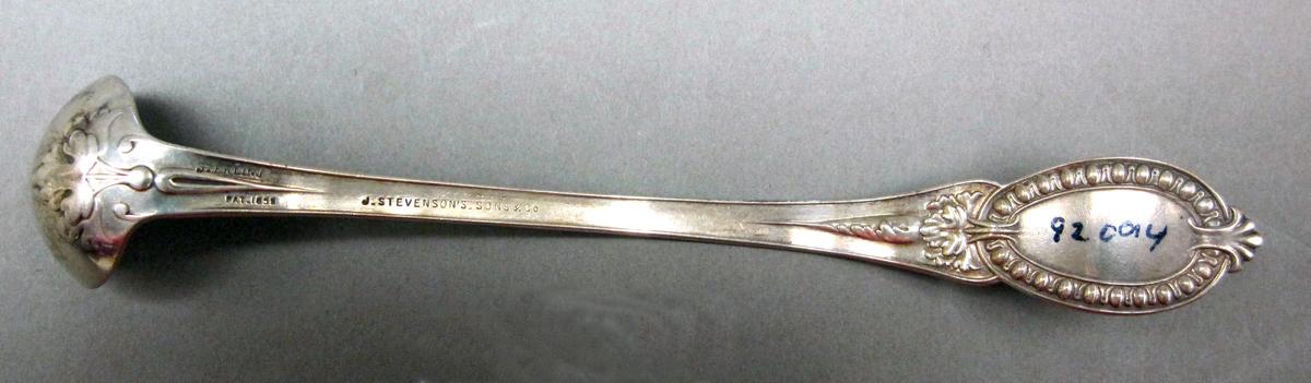 1998.0004.3719 Silver ladle underside