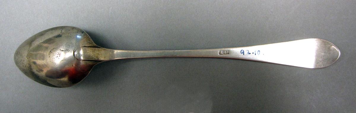 1998.0004.3732 Silver spoon underside
