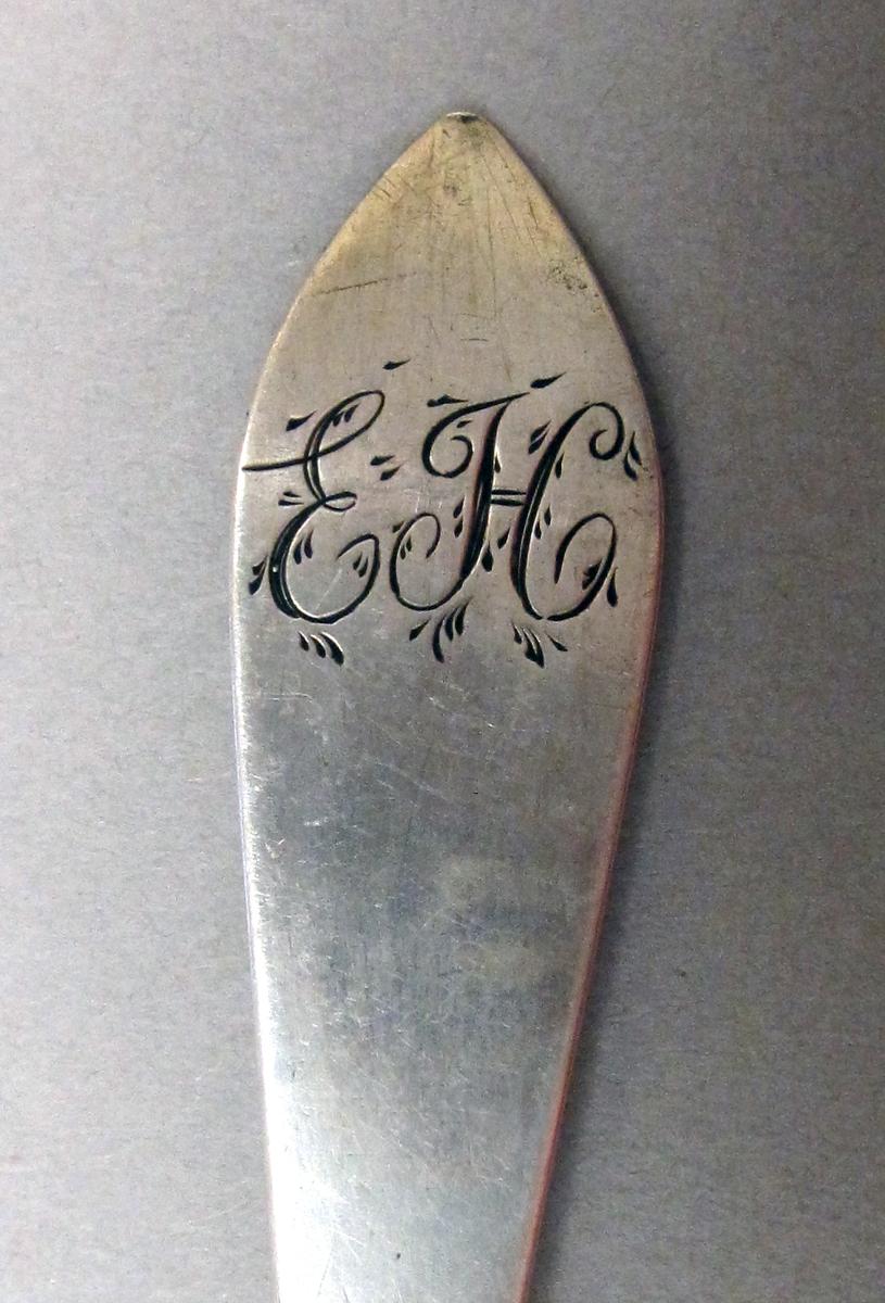 1998.0004.3737.002 Silver spoon engraving