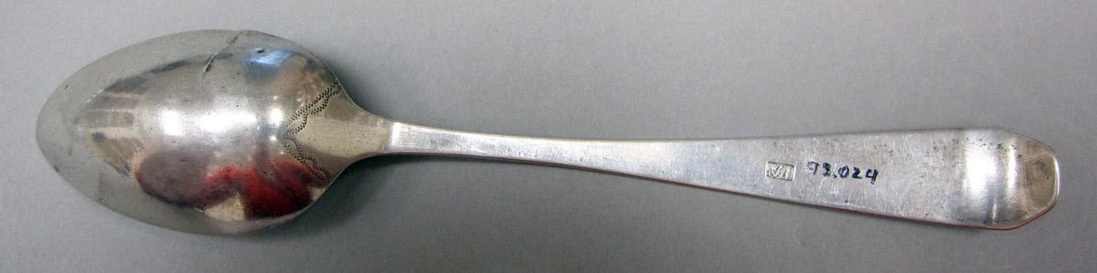 1998.0004.3768 Silver Spoon underside