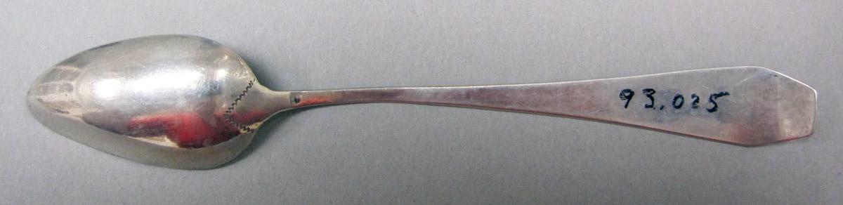1998.0004.3769 Silver Spoon underside
