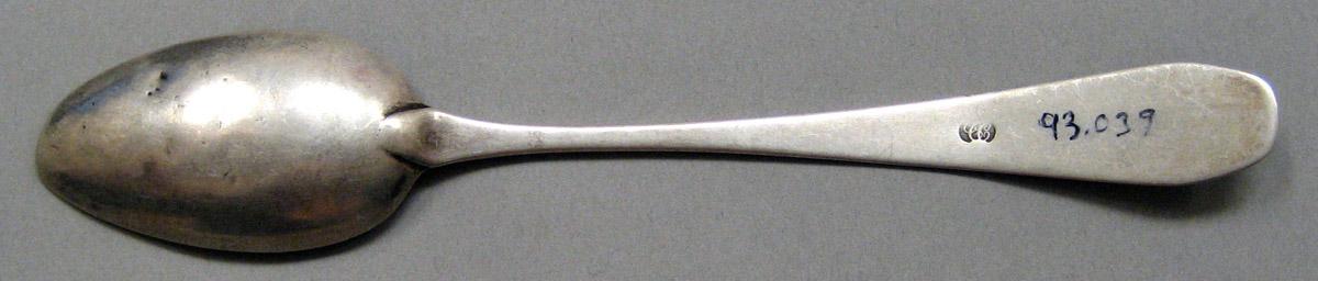 1998.0004.3782 Silver Spoon underside
