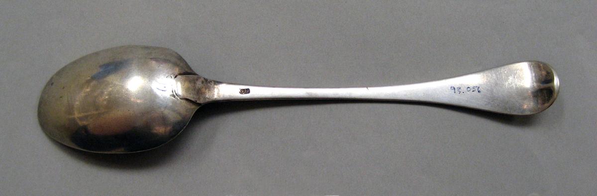 1998.0004.3799 Silver spoon underside