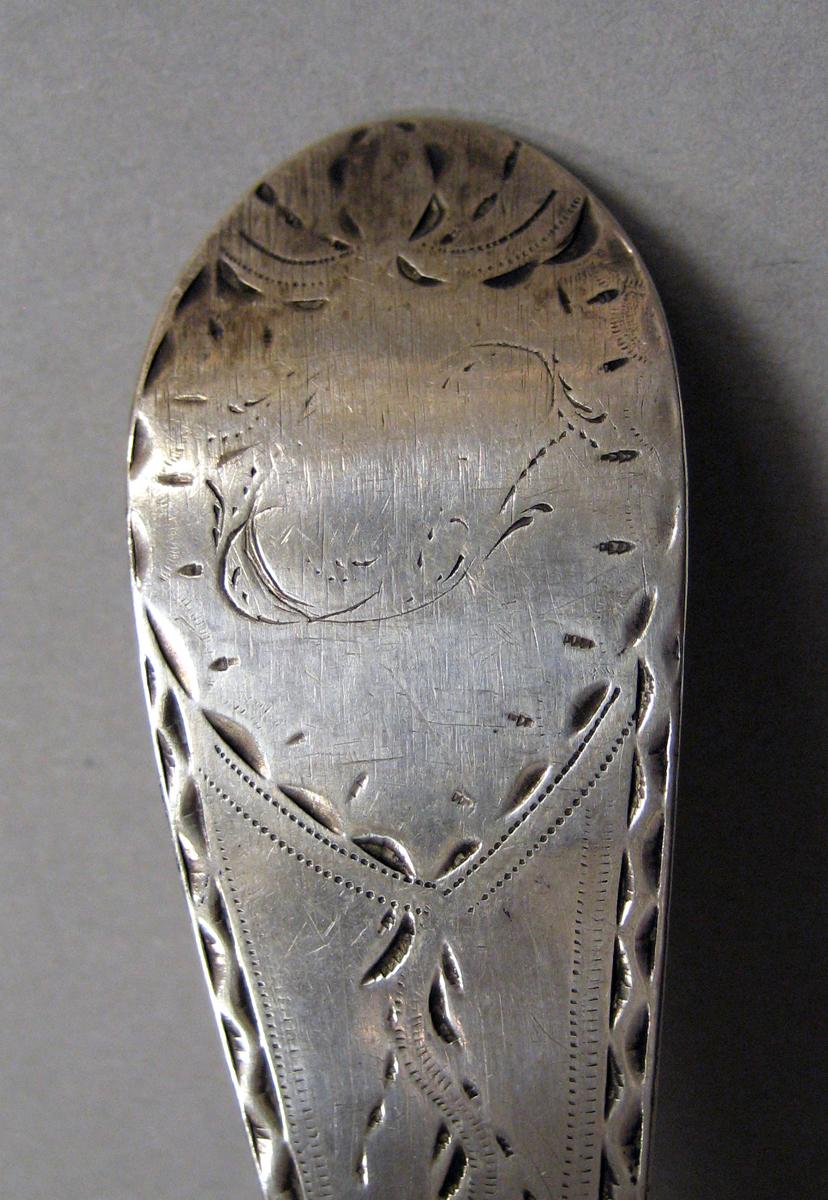 1998.0004.3800.001 Silver spoon engraving