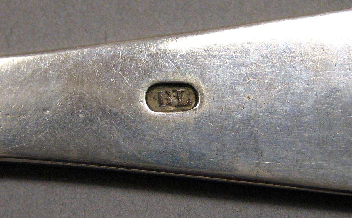 1998.0004.3800.001 Silver spoon mark