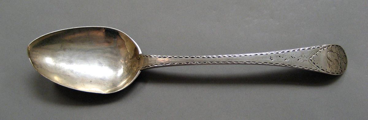 1998.0004.3800.002 Silver spoon upper surface