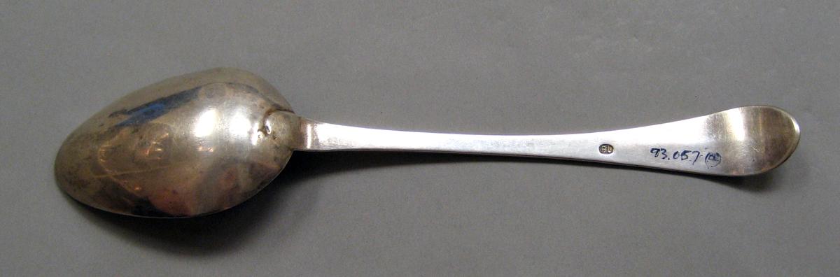 1998.0004.3800.002 Silver spoon underside