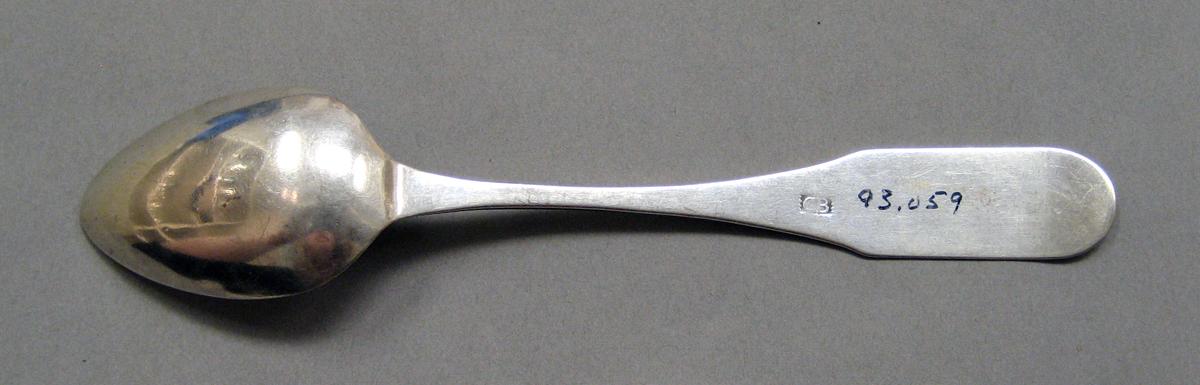 1998.0004.3802 Silver spoon underside