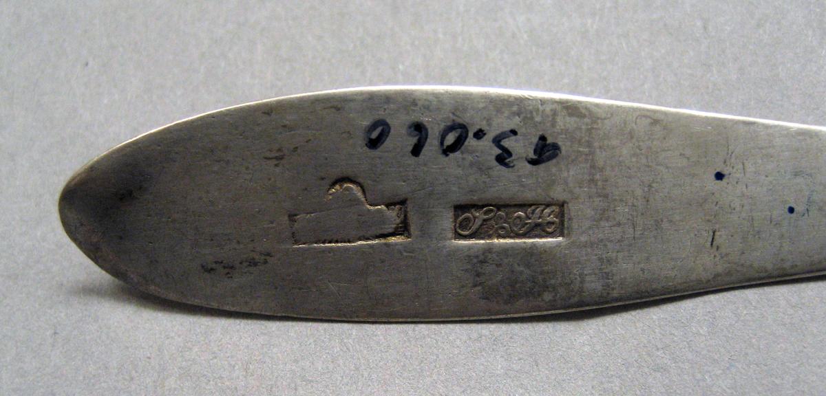 1998.0004.3803 Silver spoon mark