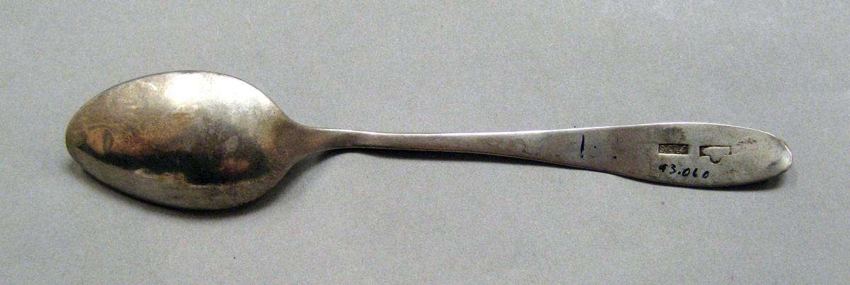 1998.0004.3803 Silver spoon underside