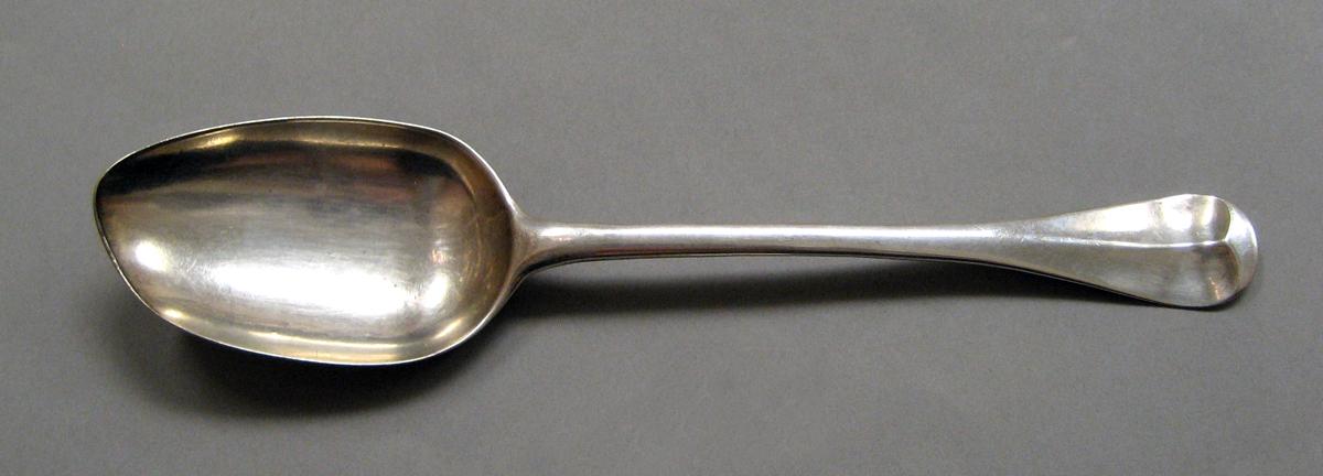 1998.0004.3805 Silver spoon upper surface