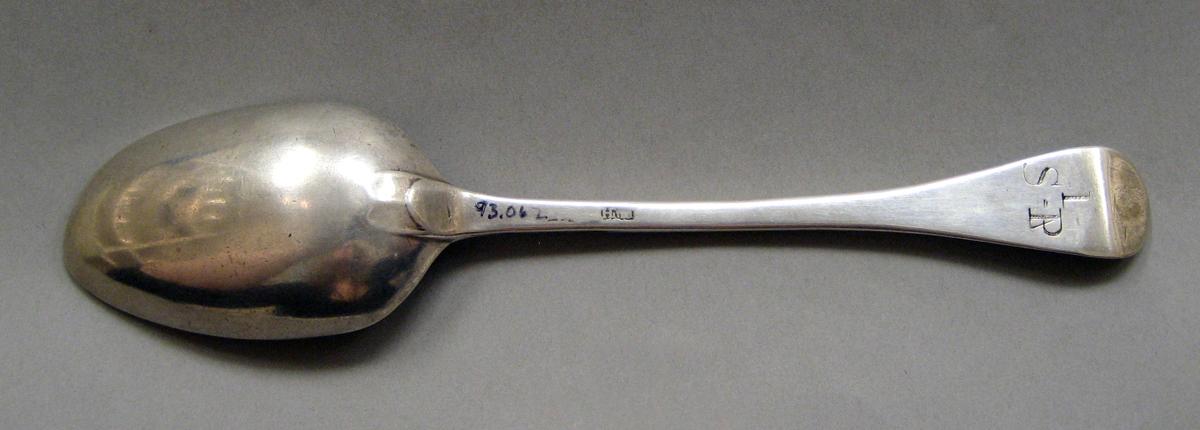 1998.0004.3805 Silver spoon underside