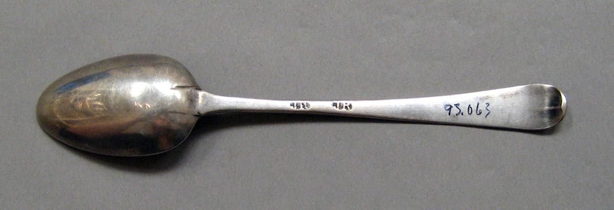 1998.0004.3806 Silver spoon underside