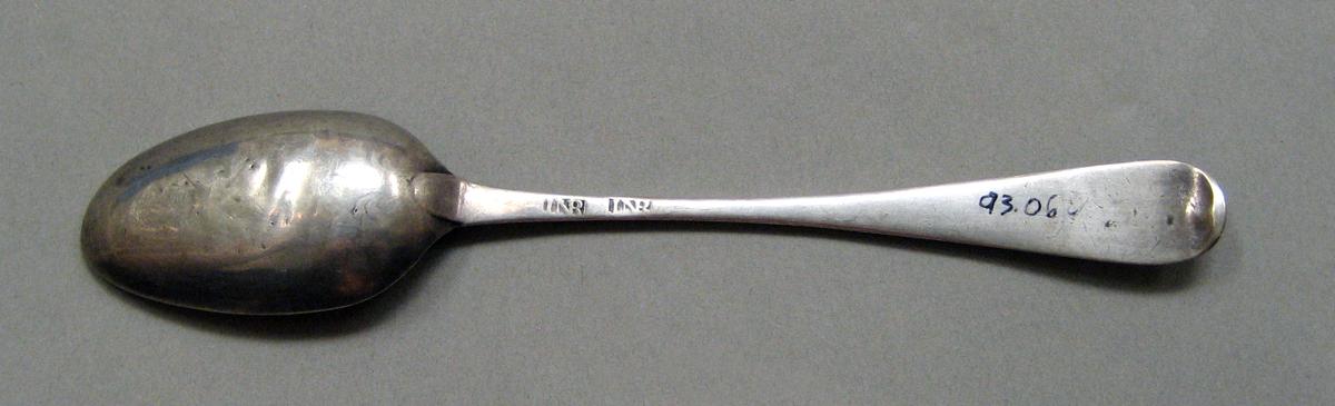 1998.0004.3807 Silver spoon underside
