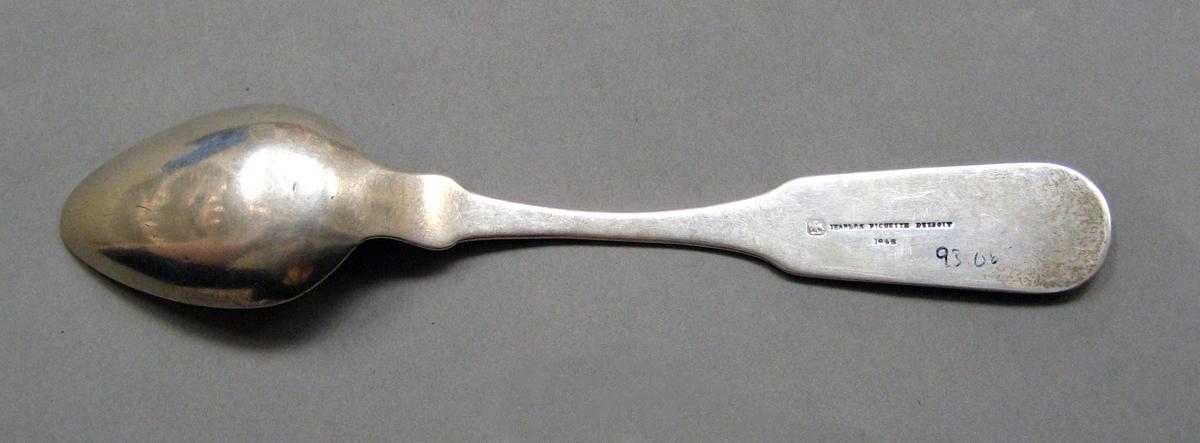 1998.0004.3808 Silver spoon underside