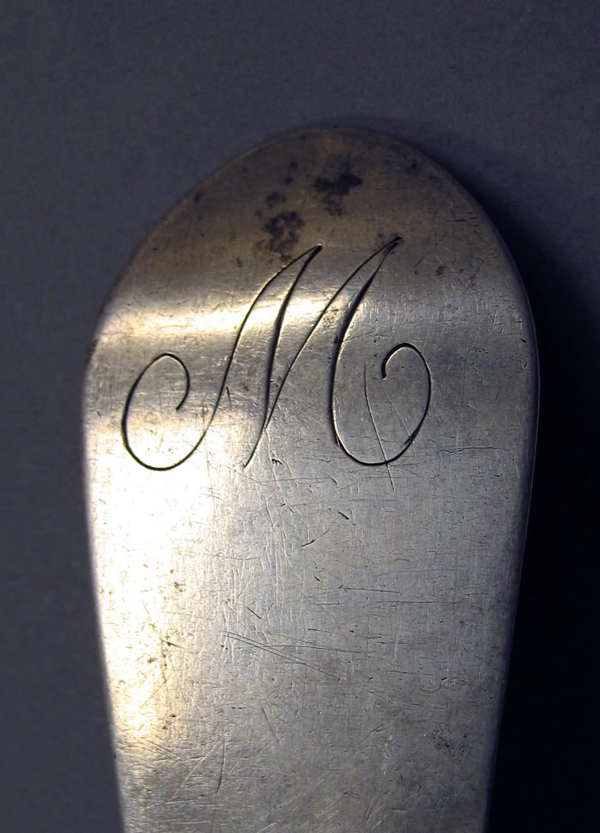 1998.0004.3811 Silver spoon engraving upper surface