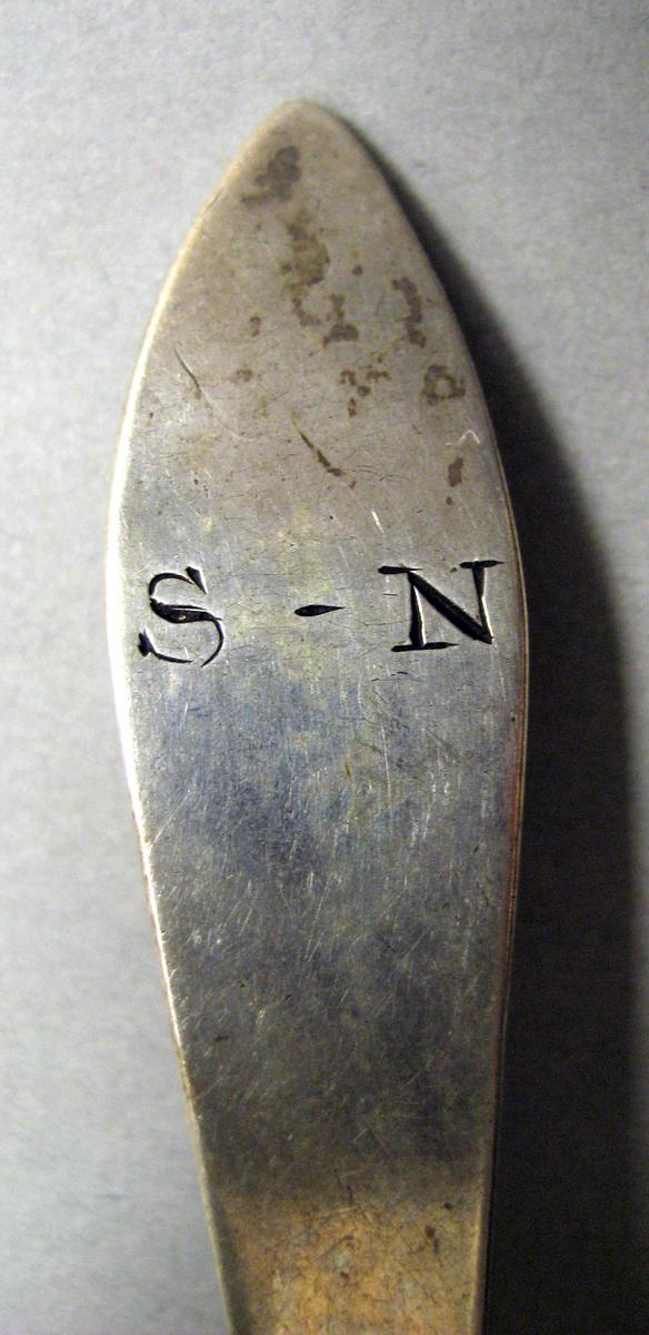 1998.0004.3812 Silver spoon engraving