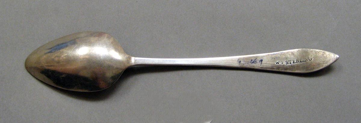 1998.0004.3812 Silver spoon underside