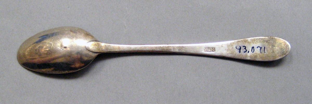 1998.0004.3814 Silver Spoon underside