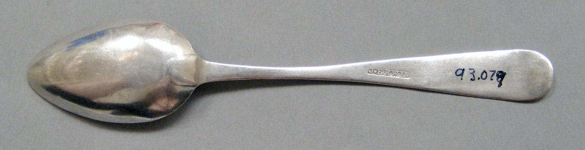 1998.0004.3822 Silver Spoon underside
