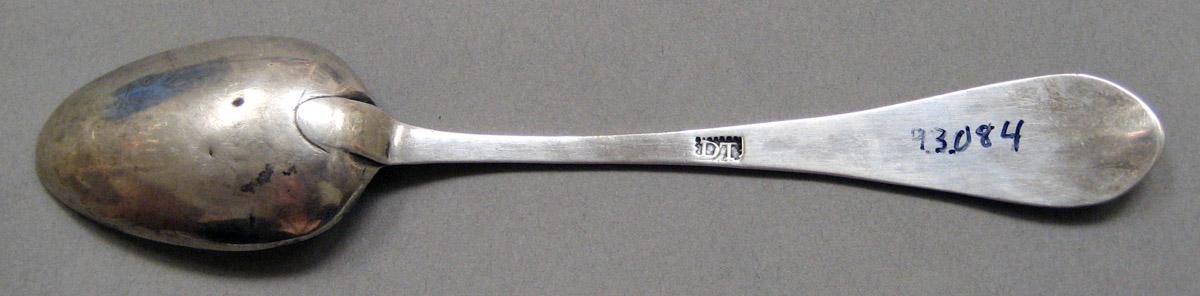 1998.0004.3827 Silver Spoon underside