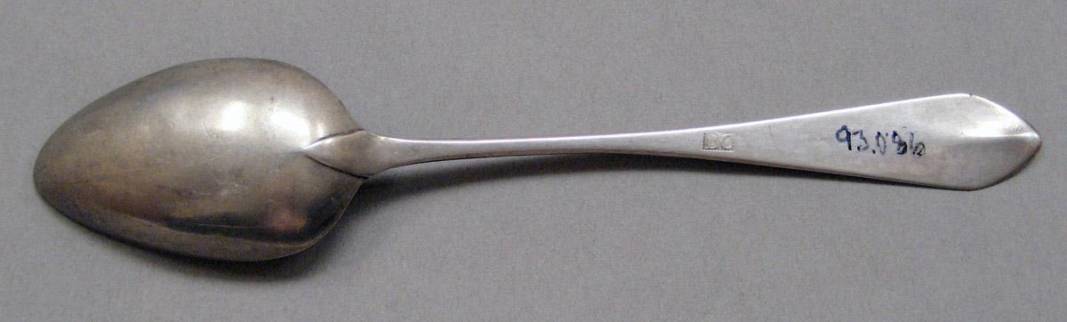 1998.0004.3829 Silver Spoon underside