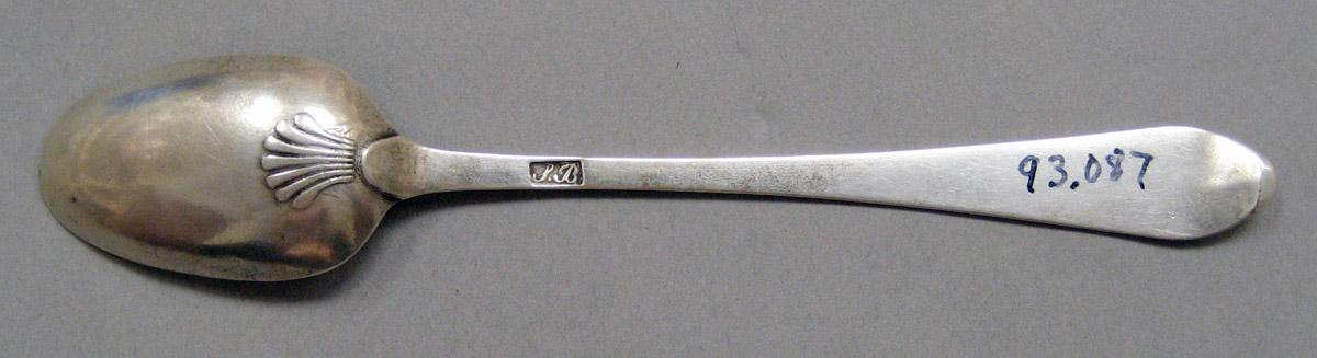 1998.0004.3830 Silver Spoon underside