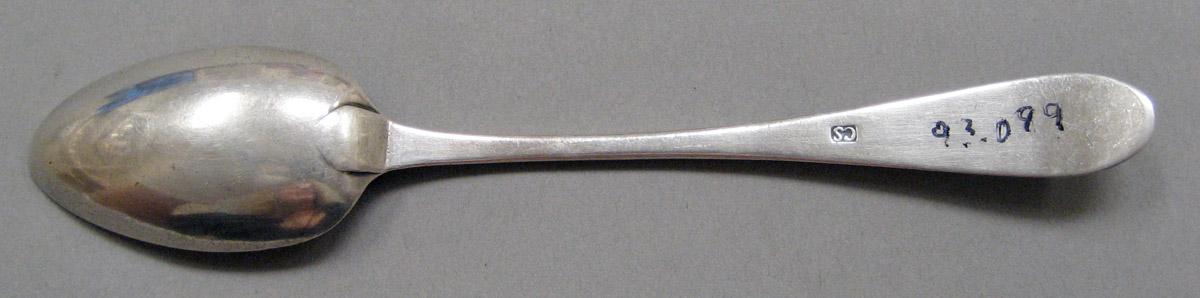 1998.0004.3832 Silver Spoon underside