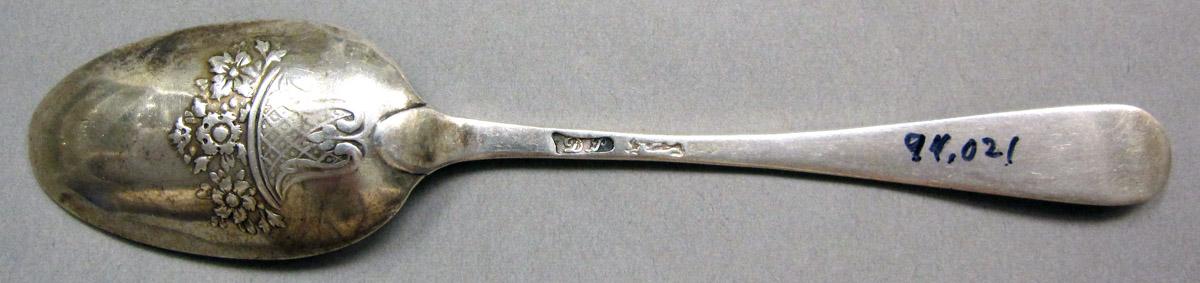 1998.0004.3863 Silver Spoon underside