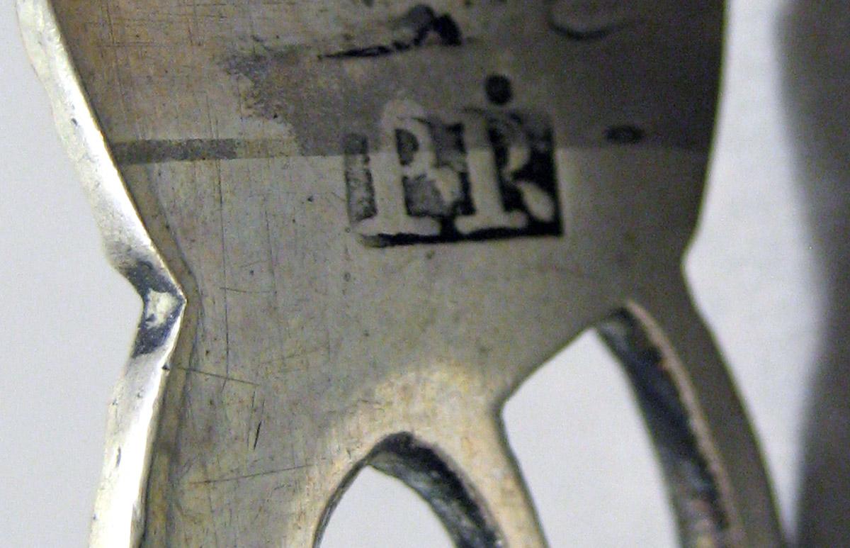 1998.0004.3876 Silver Tongs mark 2
