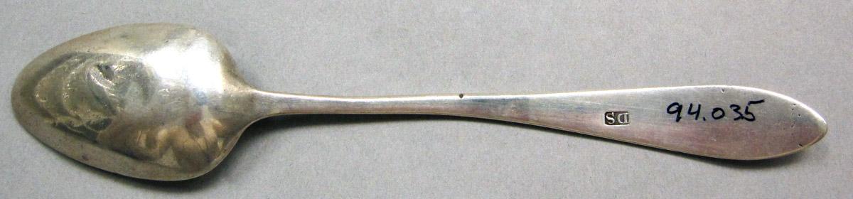 1998.0004.3877 Silver Spoon underside