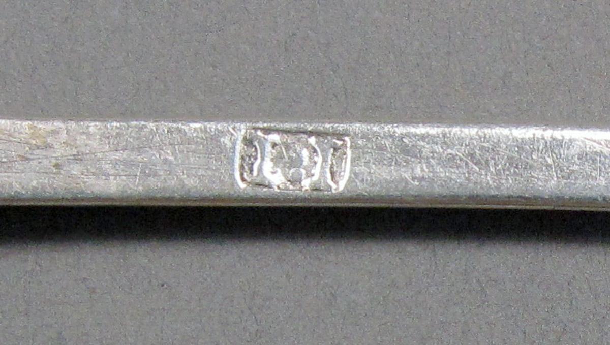 1998.0004.3884 Silver Spoon mark